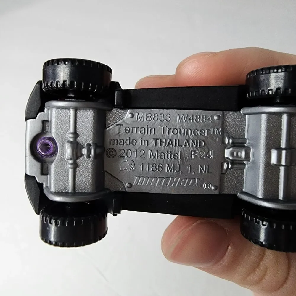 2012 Matchbox Terrain Trouncer Purple MB833 W4884